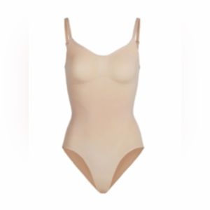 SKIMS SCULPTING BODYSUIT W. SNAPS